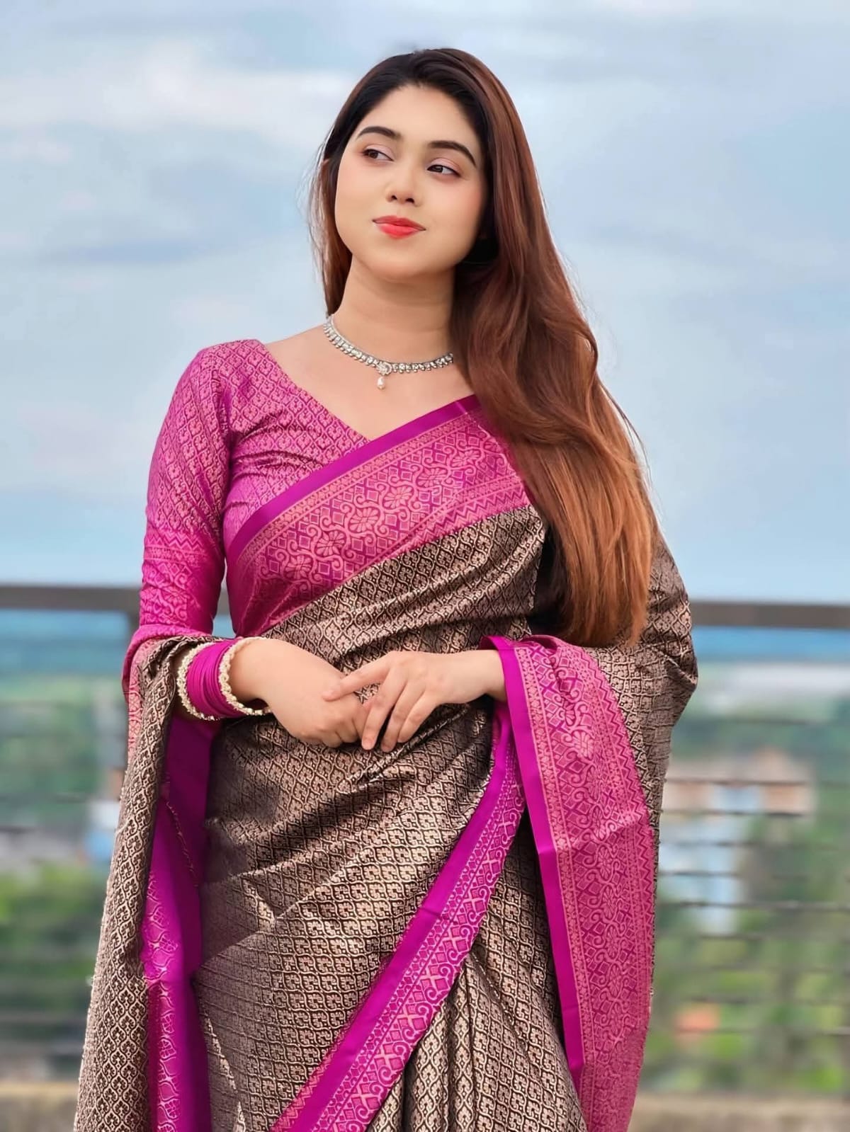 রাজকীয় কাঞ্চিপুরম সিল্ক শাড়ি - সাথে ম্যাচিং ব্লাউজ পিস একদম ফ্রি!