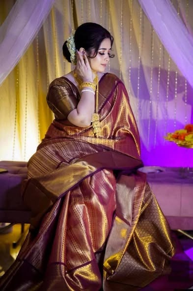 প্রিমিয়াম বেনারসি কাতান সিল্ক শাড়ি (ব্লাউজ পিসসহ)”
